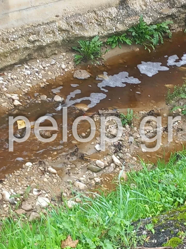 Πάτρα: Η Ξερόλακκα «μίλησε» με την πρώτη βροχή - Πλημμύρισε λάσπη και αφρούς ΦΩΤΟ Πάτρα: Η Ξερόλακκα «μίλησε» με την πρώτη βροχή - Πλημμύρισε λάσπη και αφρούς ΦΩΤΟ