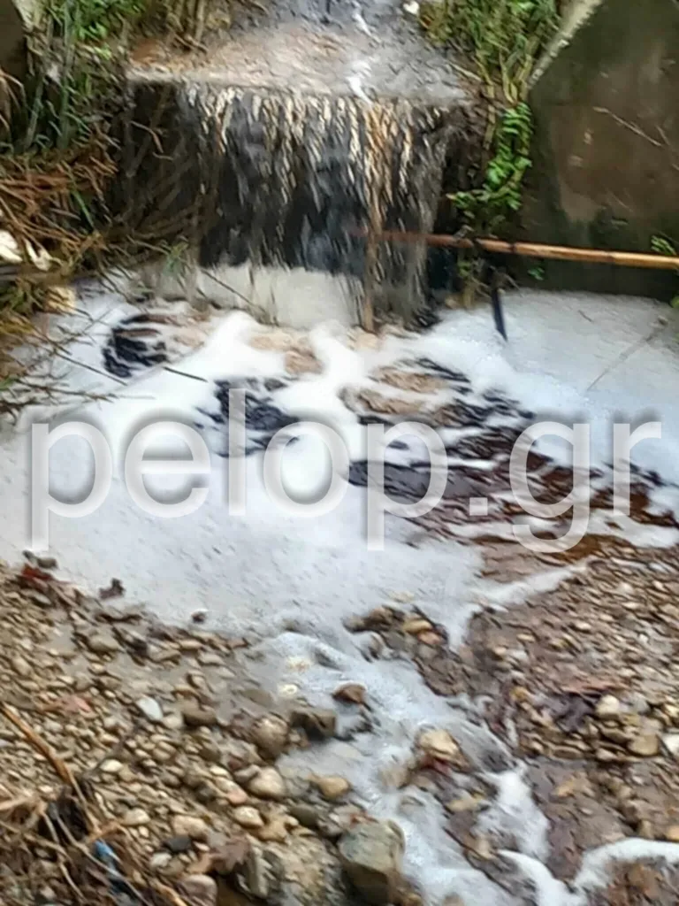 Πάτρα: Η Ξερόλακκα «μίλησε» με την πρώτη βροχή - Πλημμύρισε λάσπη και αφρούς ΦΩΤΟ Πάτρα: Η Ξερόλακκα «μίλησε» με την πρώτη βροχή - Πλημμύρισε λάσπη και αφρούς ΦΩΤΟ