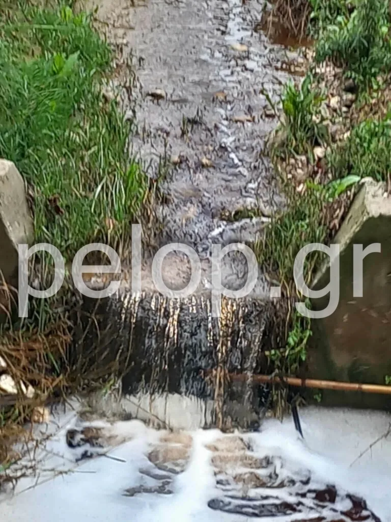 Πάτρα: Η Ξερόλακκα «μίλησε» με την πρώτη βροχή - Πλημμύρισε λάσπη και αφρούς ΦΩΤΟ Πάτρα: Η Ξερόλακκα «μίλησε» με την πρώτη βροχή - Πλημμύρισε λάσπη και αφρούς ΦΩΤΟ