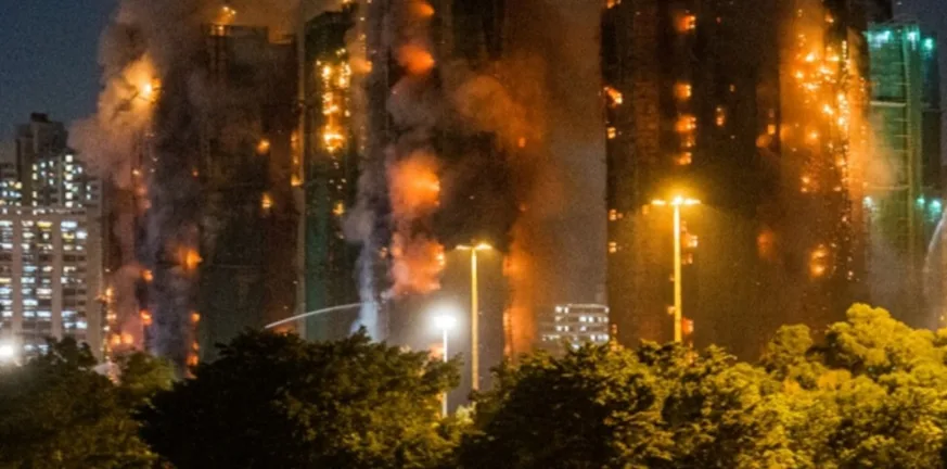 Πύρινη κόλαση - Χονγκ Κονγκ: Στους 44 οι νεκροί, εκατοντάδες αγνοούμενοι, τρεις συλλήψεις ΒΙΝΤΕΟ - ΦΩΤΟ