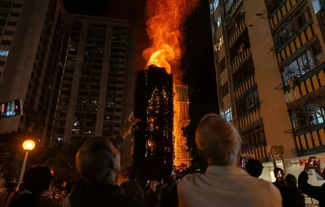 Στους 55 οι νεκροί από τη μεγάλη φωτιά στους ουρανοξύστες στο Χονγκ Κονγκ ΦΩΤΟ Στους 55 οι νεκροί από τη μεγάλη φωτιά στους ουρανοξύστες στο Χονγκ Κονγκ ΦΩΤΟ