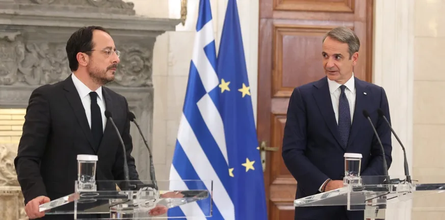 Μητσοτάκης – Χριστοδουλίδης: Ελλάδα και Κύπρος πυλώνες σταθερότητας – Κοινό μέτωπο για ενέργεια, πράσινη μετάβαση και επανένωση της Κύπρου