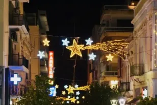 Πάτρα: Φωτίζεται απόψε ο Χριστουγεννιάτικος διάκοσμος
