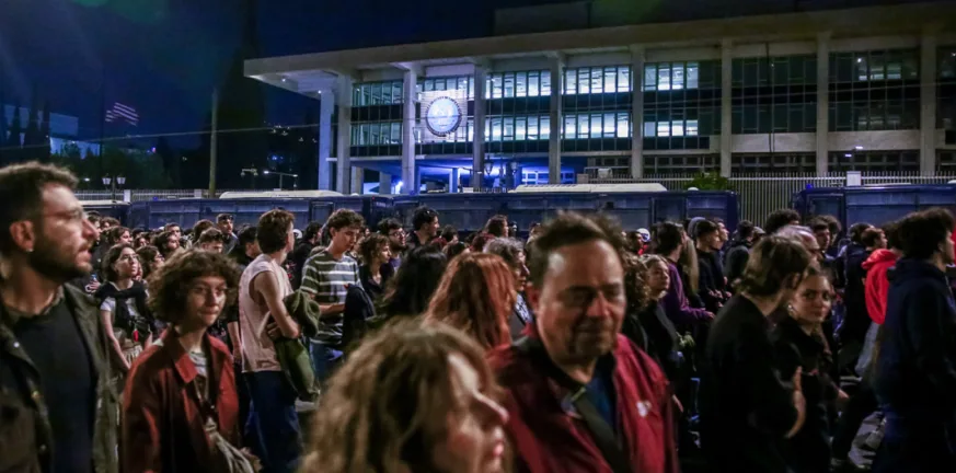 Πολυτεχνείο: Πάνω από 15.000 διαδηλωτές, ειρηνικά ολοκληρώθηκε η πορεία