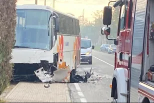 Ιταλία: Σύγκρουση σχολικού λεωφορείου με αυτοκίνητο στο Τορίνο – Ενας νεκρός, 22 μαθητές τραυματίες