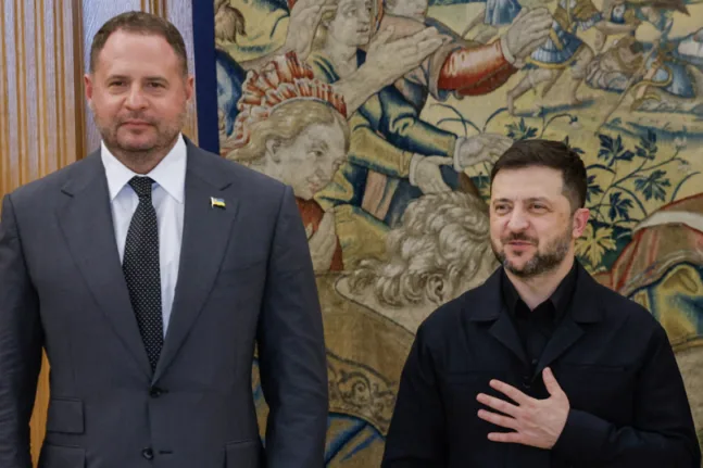 Ουκρανία: Ραγδαίες εξελίξεις και παραίτηση του προσωπάρχης του Ζελένσκι