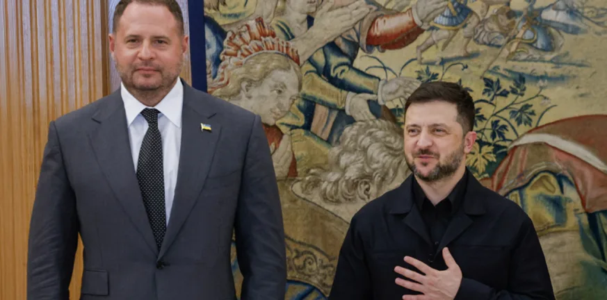 Ουκρανία: Ραγδαίες εξελίξεις και παραίτηση του προσωπάρχης του Ζελένσκι