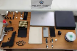 Ζάκυνθος: “Μικρό οπλοστάσιο” και ναρκωτικά στο σπίτι 33χρονου – Συνελήφθη μετά από έρευνα