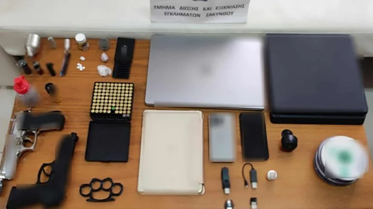 Ζάκυνθος: “Μικρό οπλοστάσιο” και ναρκωτικά στο σπίτι 33χρονου – Συνελήφθη μετά από έρευνα