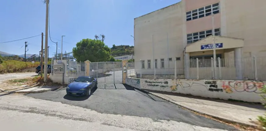 Πάτρα - Ζαβλάνι: Καταγγελία κατοίκου για «χάος» στη στάθμευση λόγω σχολείου