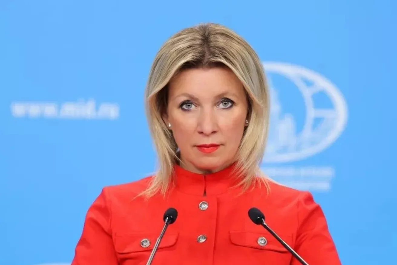 Ζαχάροβα: «Ευρωπαϊκά μέσα ενημέρωσης και πολιτικοί υπονομεύουν τις αμερικανικές προσπάθειες για ειρήνη»