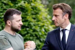 Ο Ζελένσκι ταξιδεύει για το Παρίσι τη Δευτέρα