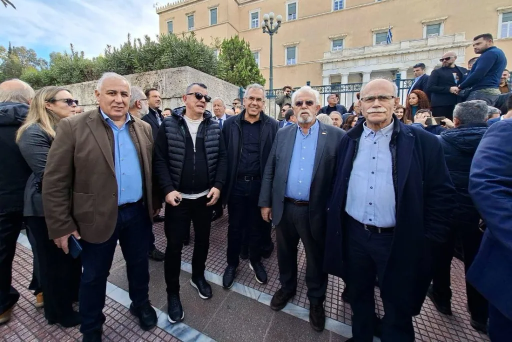 O Δήμαρχος Ήλιδας συμμετείχε ενεργά στη Συγκέντρωση Διαμαρτυρίας της ΚΕΔΕ έξω από τη Βουλή ΦΩΤΟ