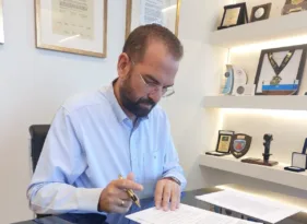 Δυτική Ελλάδα: Στο Πρόγραμμα «Δυτική Ελλάδα 2021 – 2027», με απόφαση Φαρμάκη, η ανέγερση της Μονάδας Αγ. Αρσενίου και η προμήθεια οχημάτων για τις μετακινήσεις ηλικιωμένων και ΑμεΑ σε κοινωνικές δομές