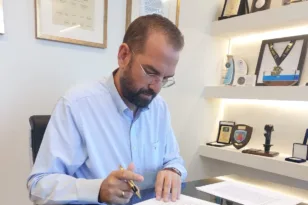 Δυτική Ελλάδα: Στο Πρόγραμμα «Δυτική Ελλάδα 2021 – 2027», με απόφαση Φαρμάκη, η ανέγερση της Μονάδας Αγ. Αρσενίου και η προμήθεια οχημάτων για τις μετακινήσεις ηλικιωμένων και ΑμεΑ σε κοινωνικές δομές