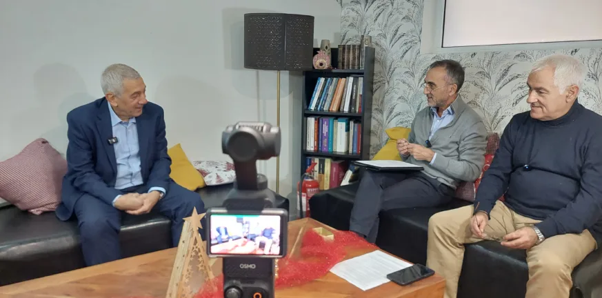 Βασίλης Σκουντής συζητώντας με την «Π»: «Σοκάρει η πλήρης αδιαφορία των κάτω των 40» ΒΙΝΤΕΟ