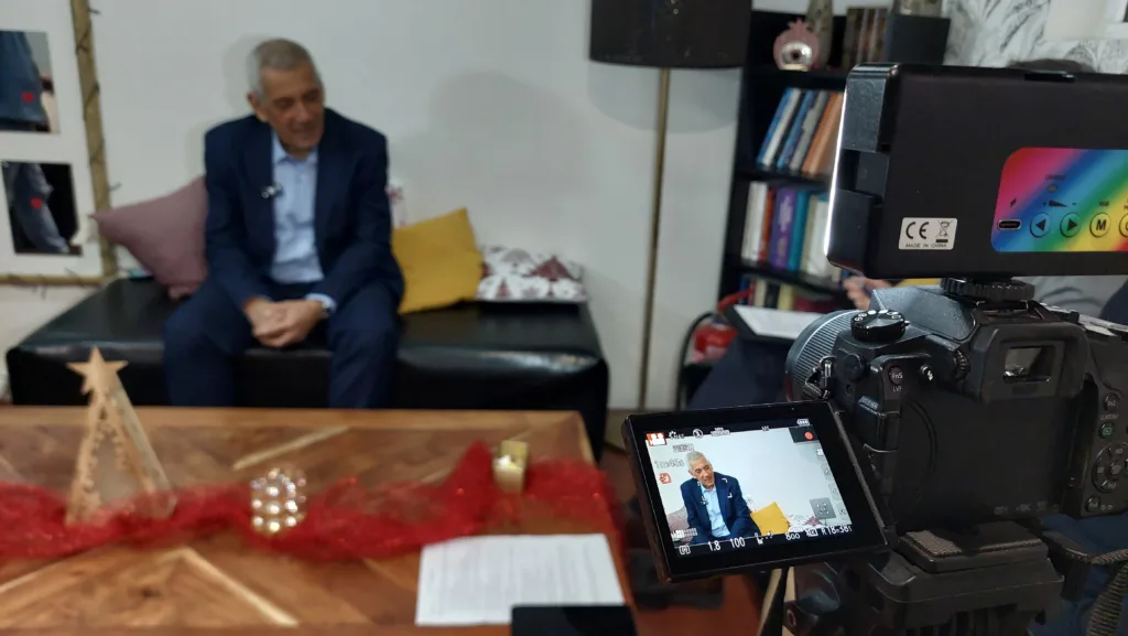 Βασίλης Σκουντής συζητώντας με την «Π»: «Σοκάρει η πλήρης αδιαφορία των κάτω των 40» ΒΙΝΤΕΟ