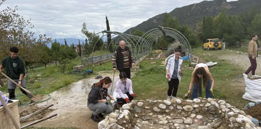 Δενδροφύτευση στα Αρσάκεια Σχολεία Πατρών ΦΩΤΟ