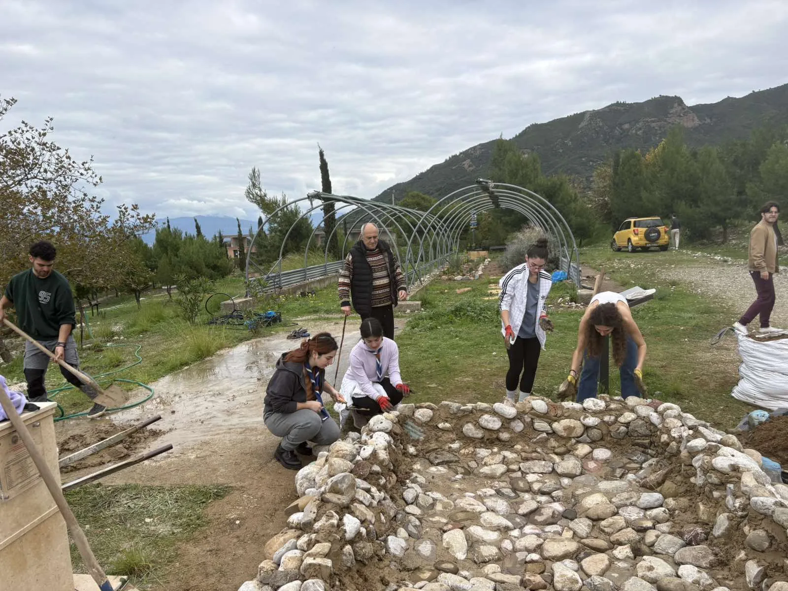 Δενδροφύτευση στα Αρσάκεια Σχολεία Πατρών ΦΩΤΟ