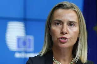 Ελεύθεροι αφέθηκαν οι Μογκερίνι και Σανίνο, συνεχίζεται η έρευνα στην ΕΕ για ενδεχόμενη απάτη