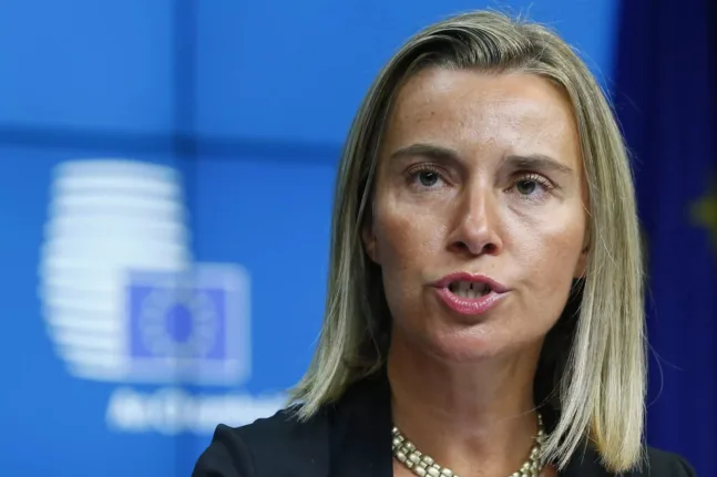 Ελεύθεροι αφέθηκαν οι Μογκερίνι και Σανίνο, συνεχίζεται η έρευνα στην ΕΕ για ενδεχόμενη απάτη