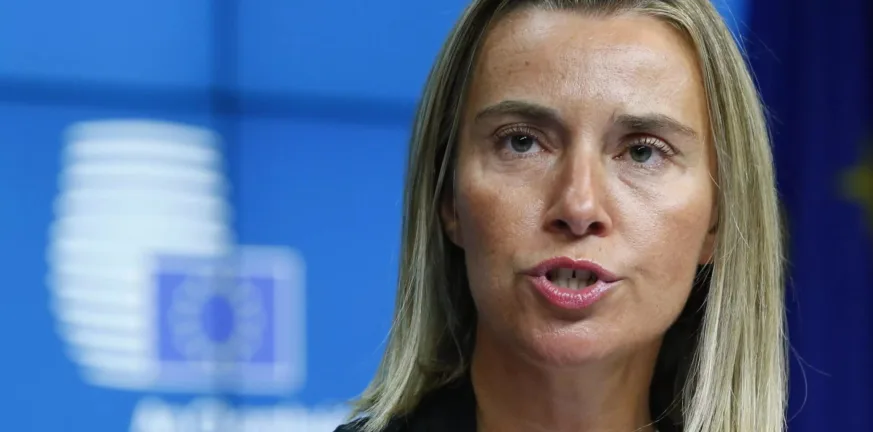 Ελεύθεροι αφέθηκαν οι Μογκερίνι και Σανίνο, συνεχίζεται η έρευνα στην ΕΕ για ενδεχόμενη απάτη