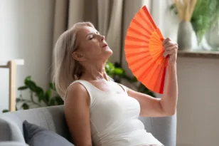 Ποιος είναι ο απροσδόκητος παράγοντας που φέρνει νωρίτερα την εμμηνόπαυση;