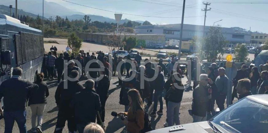 Σε τροχιά κλιμάκωσης οι αγρότες: Ένταση στο δρόμο προς τη Γέφυρα - Καθιστική διαμαρτυρία ΦΩΤΟ