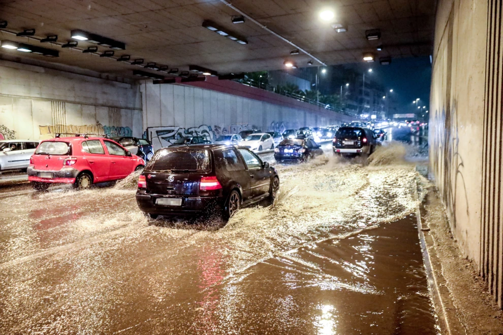Η κακοκαιρία Byron πνίγει την Αττική, που τη μετέτρεψε σε απέραντο ποτάμι! Μήνυμα του 112, οι προβλέψεις για τις επόμενες ώρες, ΦΩΤΟ, ΒΙΝΤΕΟ