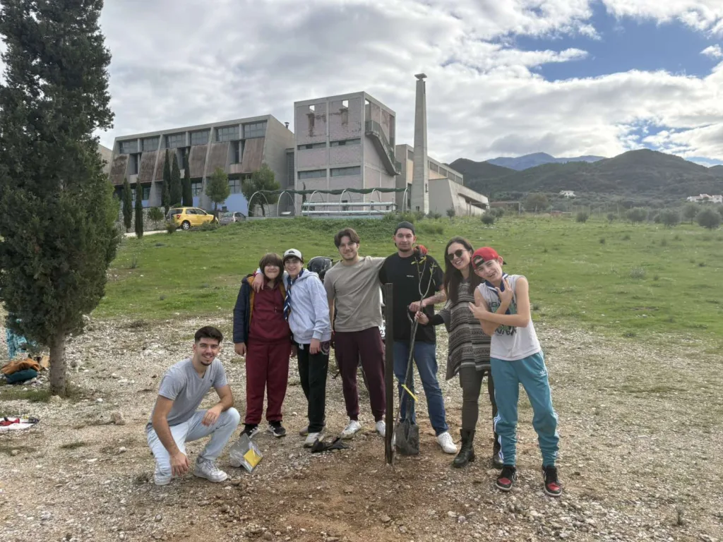 Δενδροφύτευση στα Αρσάκεια Σχολεία Πατρών ΦΩΤΟ