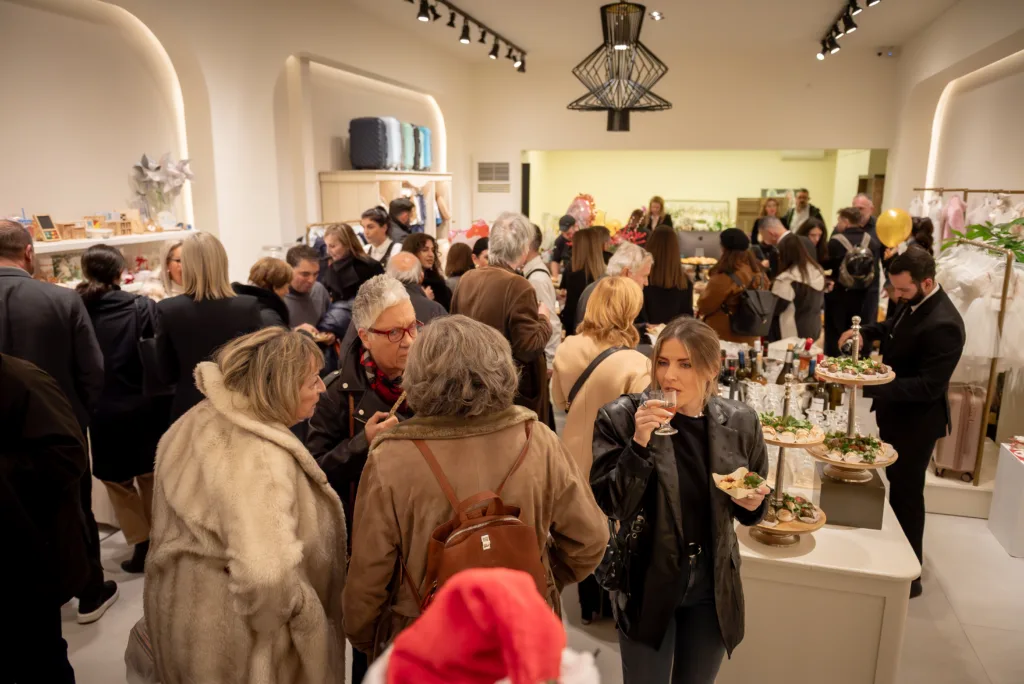 Ευχαριστήριο από την τοπική επιχείρηση Κατριβέση Γάμος-Βάπτιση για τη μεγάλη επιτυχία των εγκαινίων του καταστήματος