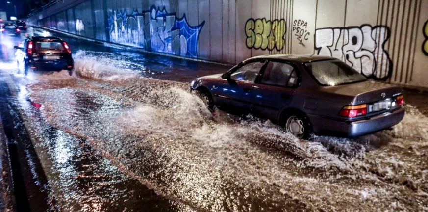 Η κακοκαιρία Byron πνίγει την Αττική, που τη μετέτρεψε σε απέραντο ποτάμι! Μήνυμα του 112, οι προβλέψεις για τις επόμενες ώρες, ΦΩΤΟ, ΒΙΝΤΕΟ