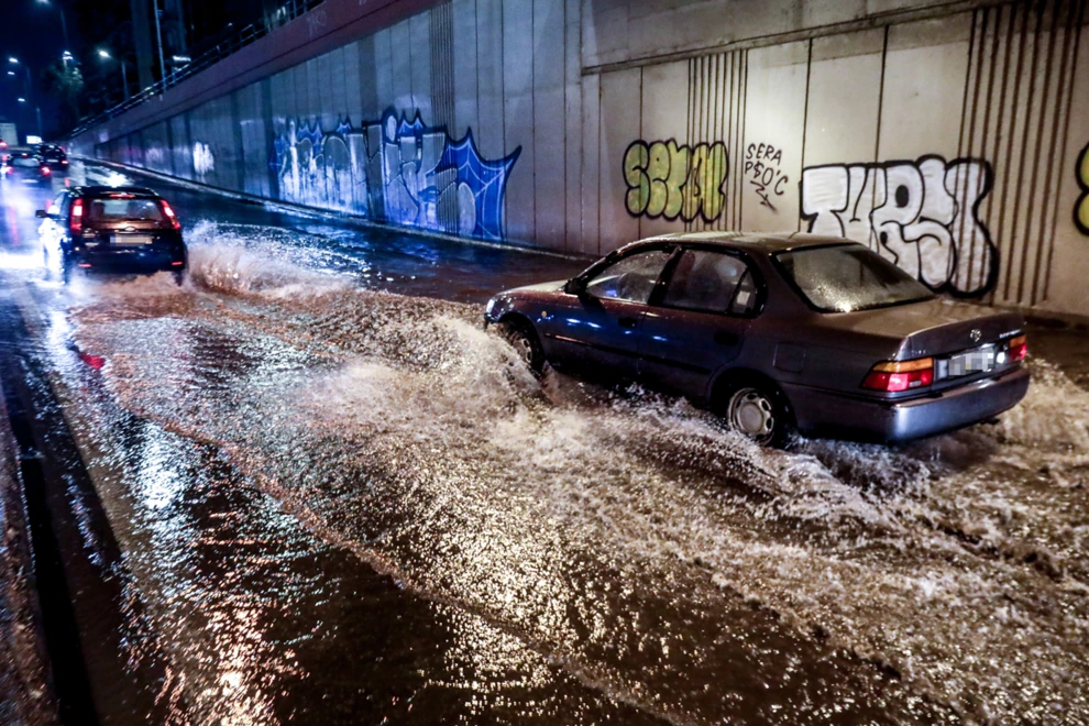 Η κακοκαιρία Byron πνίγει την Αττική, που τη μετέτρεψε σε απέραντο ποτάμι! Μήνυμα του 112, οι προβλέψεις για τις επόμενες ώρες, ΦΩΤΟ, ΒΙΝΤΕΟ