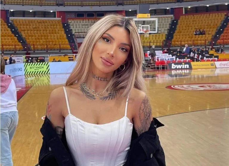 Η Μπέριλ ΜακΚίσικ μαθαίνει ελληνικά - Δάσκαλος ο 4χρονος γιος της Η Μπέριλ ΜακΚίσικ μαθαίνει ελληνικά - Δάσκαλος ο 4χρονος γιος της