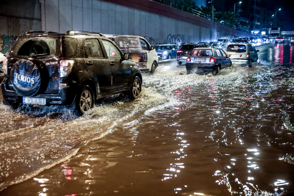 Η κακοκαιρία Byron πνίγει την Αττική, που τη μετέτρεψε σε απέραντο ποτάμι! Μήνυμα του 112, οι προβλέψεις για τις επόμενες ώρες, ΦΩΤΟ, ΒΙΝΤΕΟ