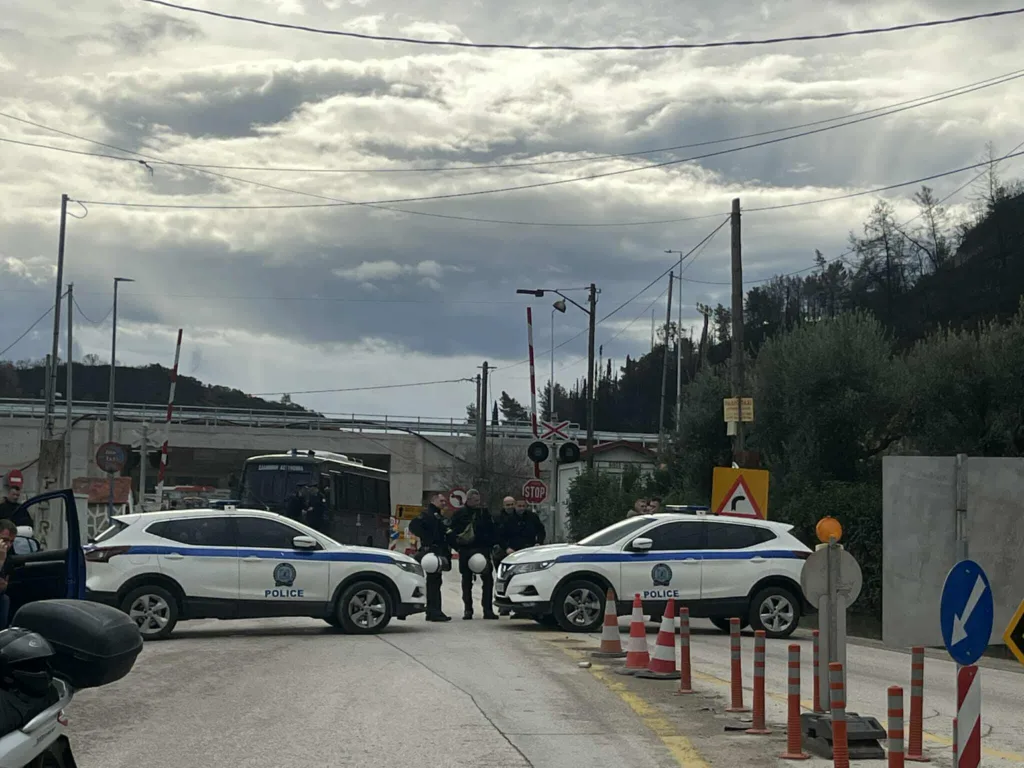 Αγροτικές κινητοποιήσεις: Ψήφισμα στον Δήμα θέλουν να δώσουν οι αγρότες - Έκλεισαν το δρόμο