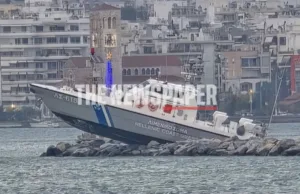 Σκάφος του Λιμενικού «στούκαρε» στον κυματοθραύστη! Σκάφος του Λιμενικού «στούκαρε» στον κυματοθραύστη!