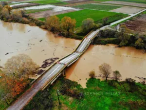 Δύο χρόνια μετά τον Daniel, κανείς δεν ασχολήθηκε με τη γέφυρα... Δύο χρόνια μετά τον Daniel, κανείς δεν ασχολήθηκε με τη γέφυρα...