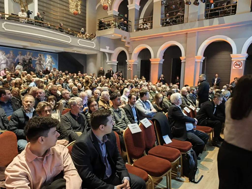 Αλέξης Τσίπρας από την Πάτρα: «Το φάντασμα της Ιθάκης πλανιέται πάνω από το καθεστώς τους» Αλέξης Τσίπρας από την Πάτρα: «Το φάντασμα της Ιθάκης πλανιέται πάνω από το καθεστώς τους»