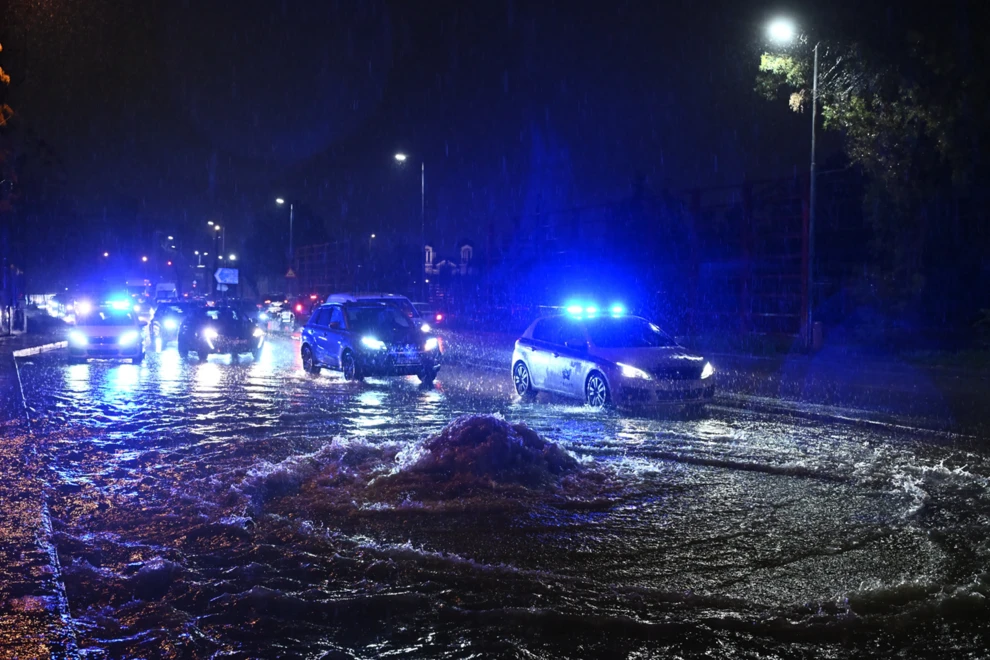 Η κακοκαιρία Byron πνίγει την Αττική, που τη μετέτρεψε σε απέραντο ποτάμι! Μήνυμα του 112, οι προβλέψεις για τις επόμενες ώρες, ΦΩΤΟ, ΒΙΝΤΕΟ