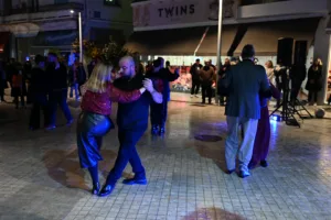 Αργεντίνικο χρώμα στην κεντρική πλατεία του Αιγίου!