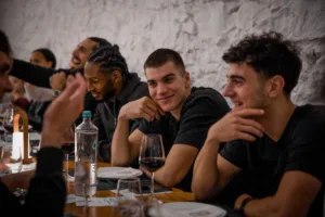 Ο Προμηθέας γιορτινό τραπέζι με δώρα κι ευχές - Φωτογραφίες