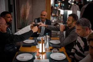 Ο Προμηθέας γιορτινό τραπέζι με δώρα κι ευχές - Φωτογραφίες