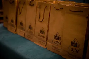 Ο Προμηθέας γιορτινό τραπέζι με δώρα κι ευχές - Φωτογραφίες