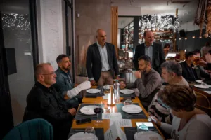 Ο Προμηθέας γιορτινό τραπέζι με δώρα κι ευχές - Φωτογραφίες