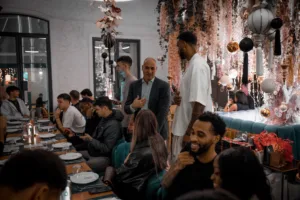 Ο Προμηθέας γιορτινό τραπέζι με δώρα κι ευχές - Φωτογραφίες