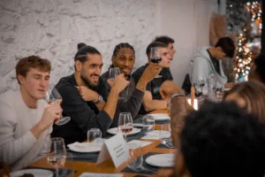 Ο Προμηθέας γιορτινό τραπέζι με δώρα κι ευχές - Φωτογραφίες