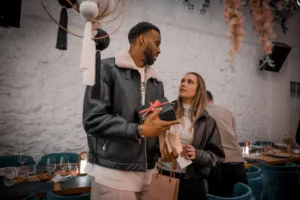 Ο Προμηθέας γιορτινό τραπέζι με δώρα κι ευχές - Φωτογραφίες