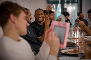 Ο Προμηθέας γιορτινό τραπέζι με δώρα κι ευχές - Φωτογραφίες