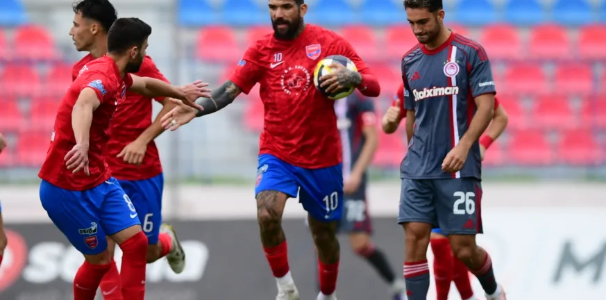 Μείωσε τη διαφορά από την Καλαμάτα ο Πανιώνιος, 4-1 τον Ολυμπιακό Β'